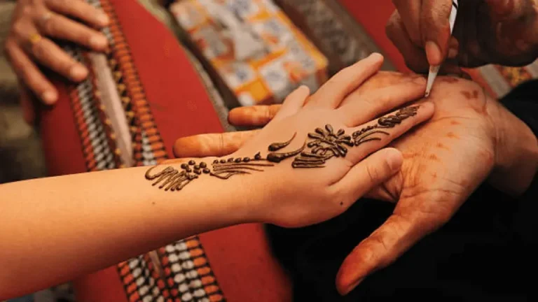 How Long Does a Henna Tattoo last? A Comprehensive Guide